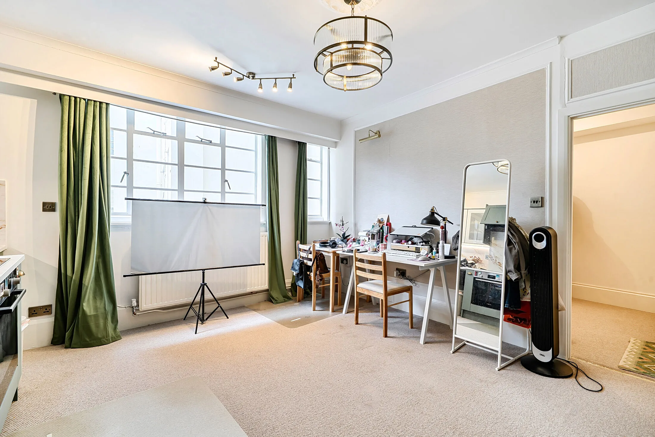 Flat Sloane Avenue in Greater London