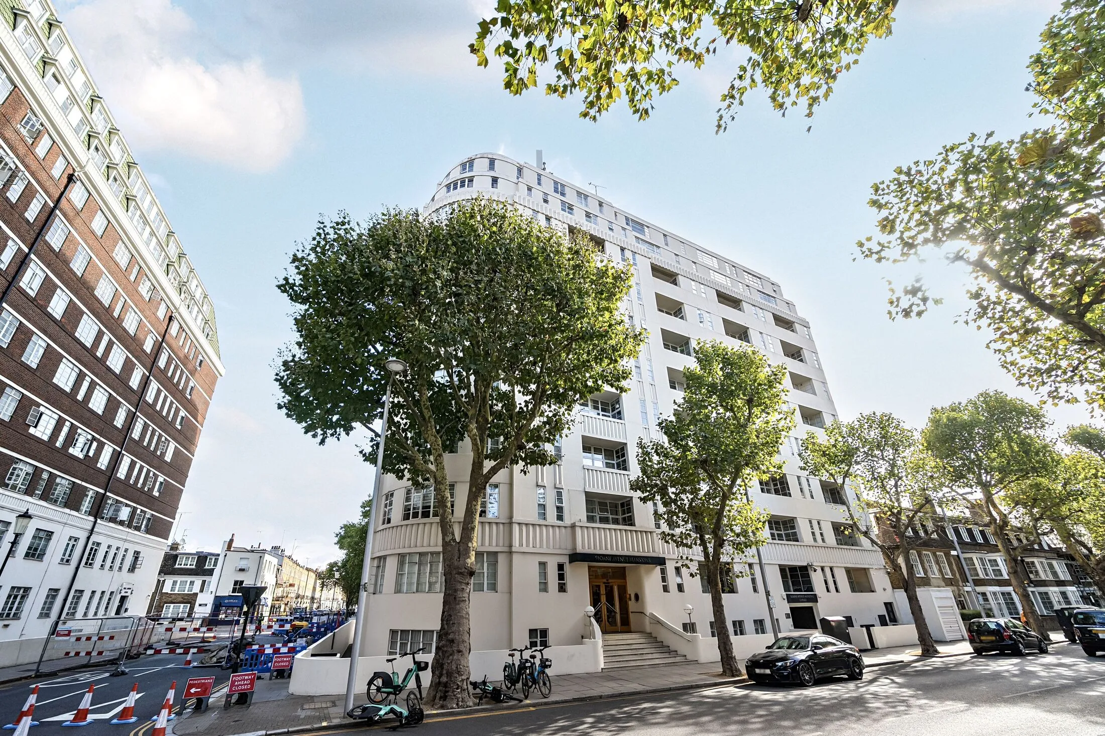 Flat Sloane Avenue in Greater London