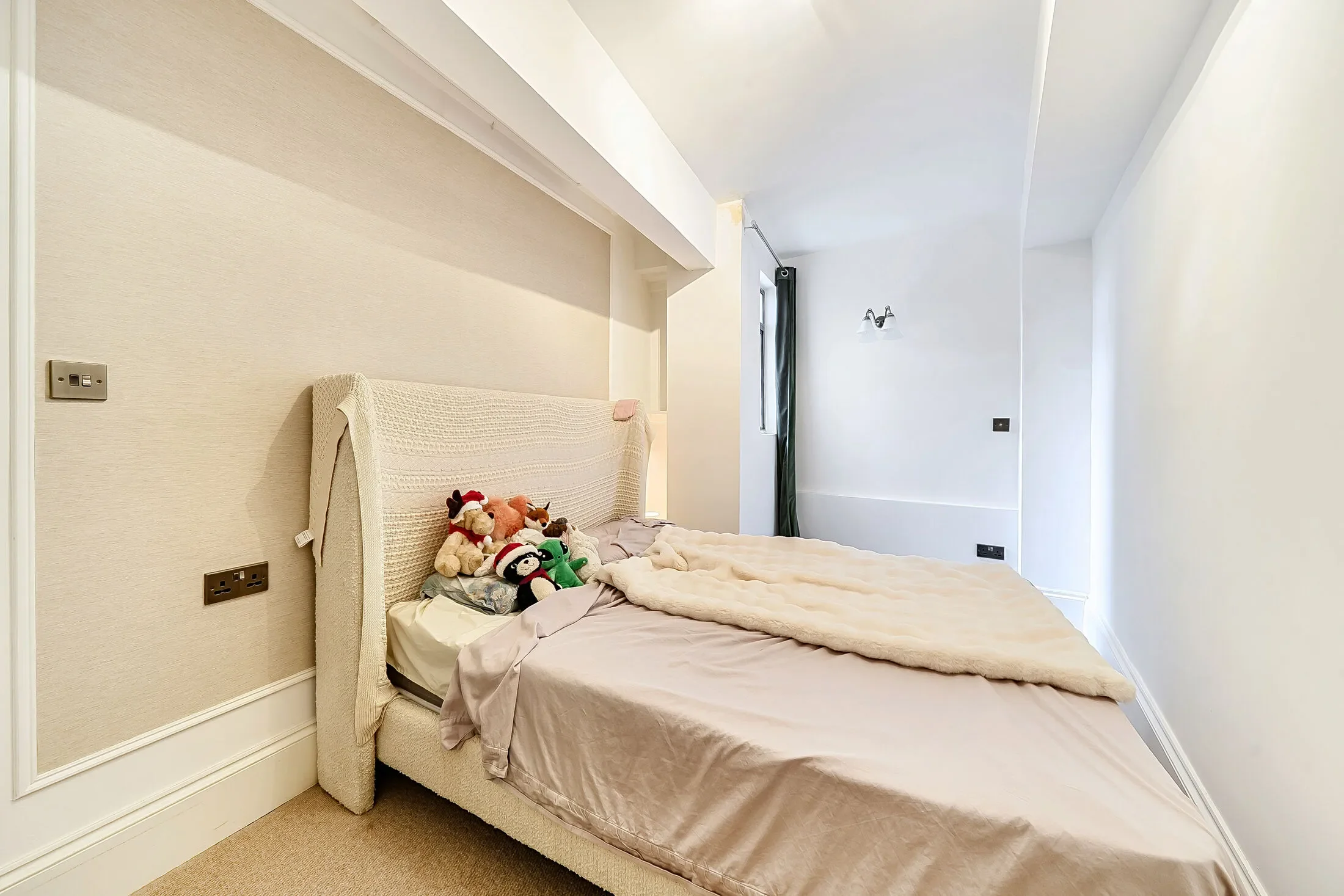 Flat Sloane Avenue in Greater London