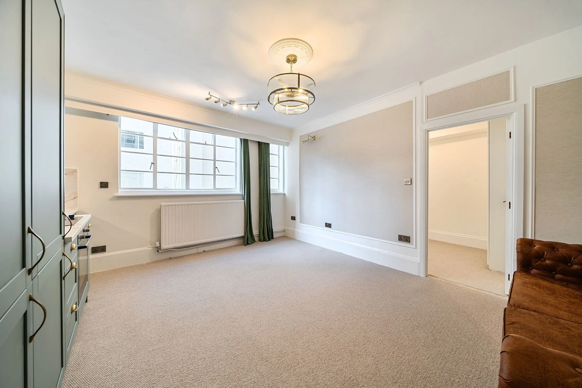 Flat Sloane Avenue in Greater London