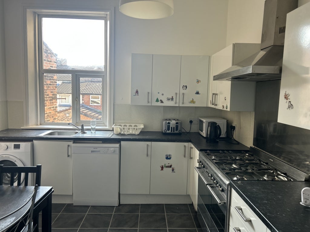 Room Rathbone Road in Liverpool
