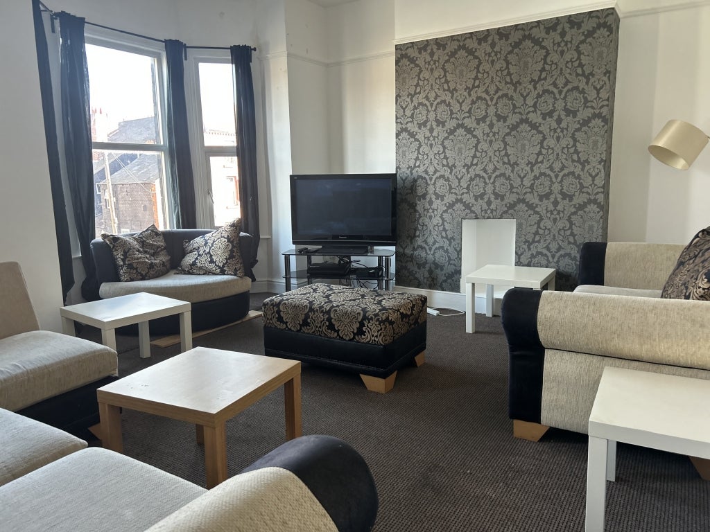 Room Rathbone Road in Liverpool