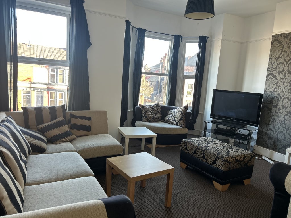 Room Rathbone Road in Liverpool