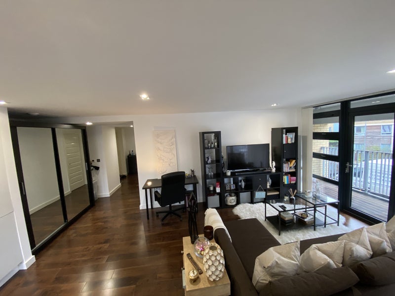 Room Hay Currie Street in Greater London