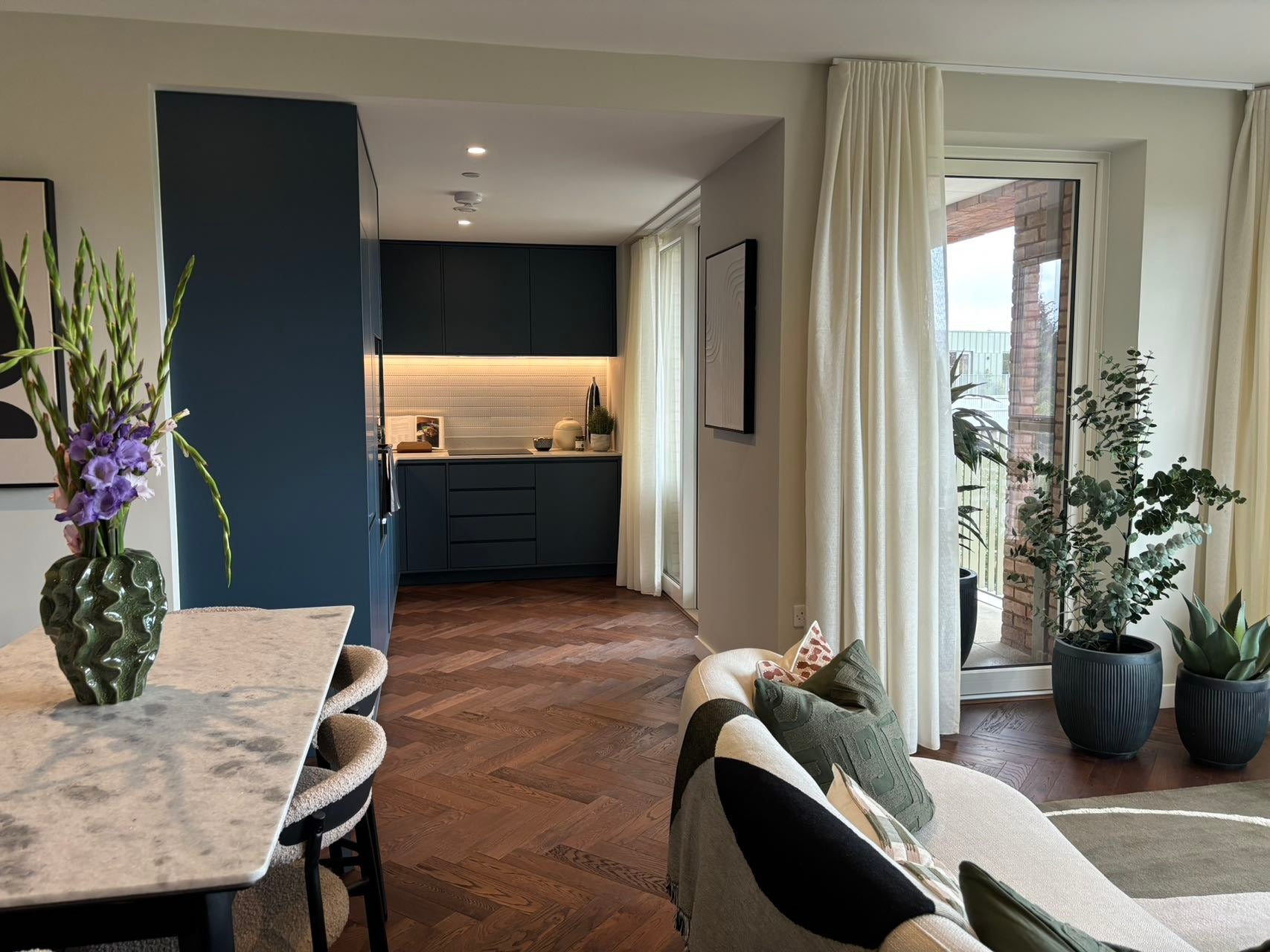 Flat Ribbon Lane in Greater London