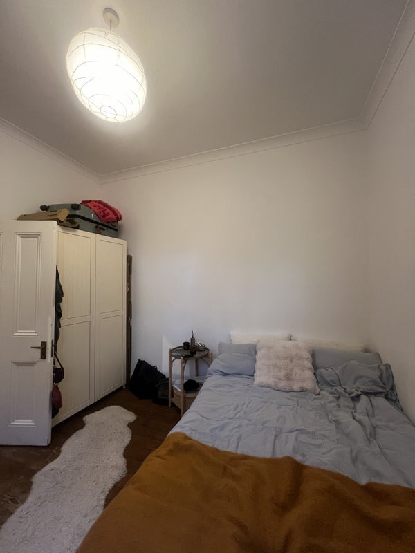 Room Salford Road in Greater London