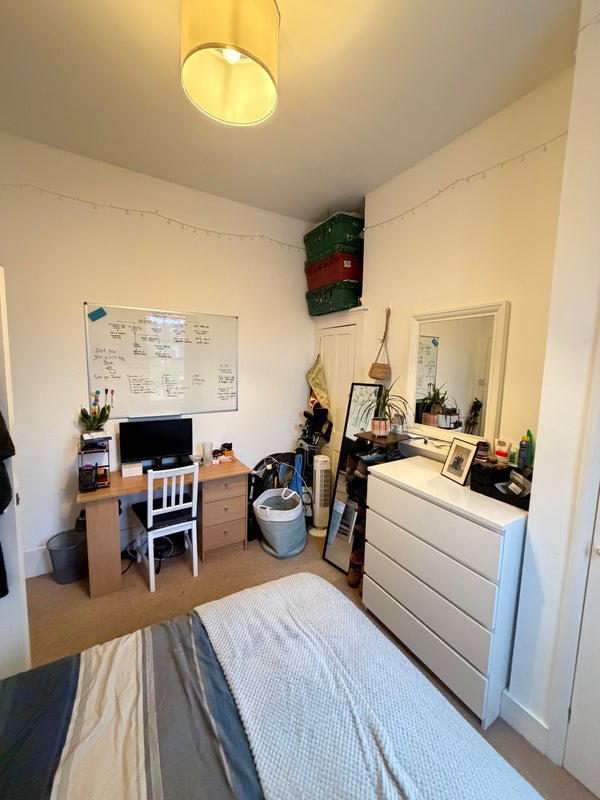 Room Althorp Road in Greater London