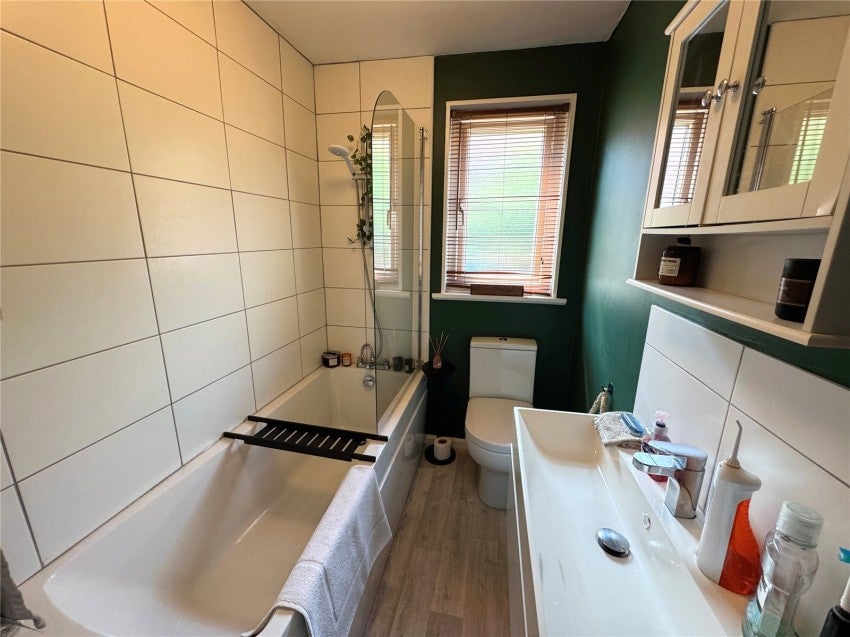 Flat Birchwood Mews in Harrogate