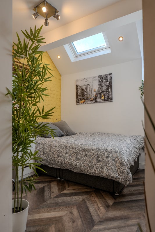 Room Rostherne Avenue in Manchester