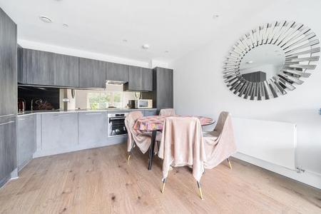 Flat Fairhaven Drive in Reading