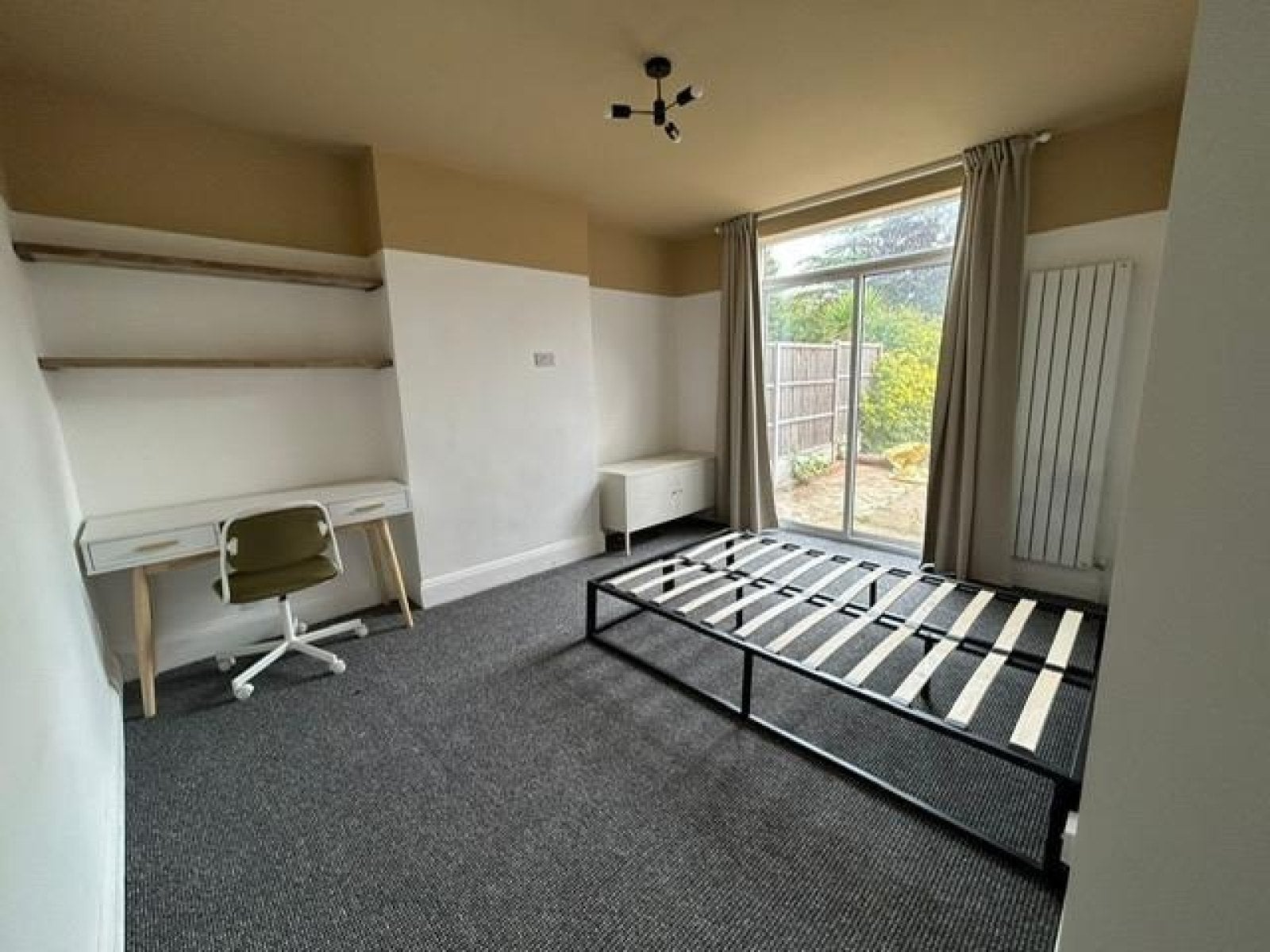 Room Queens Road in Leicester