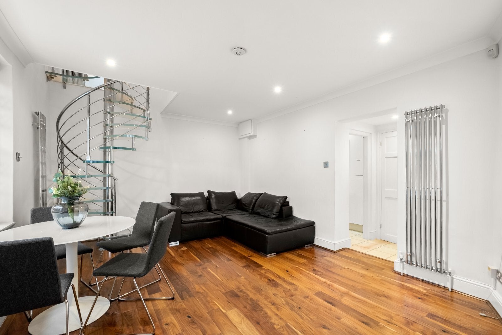 Flat Chepstow Crescent in Greater London