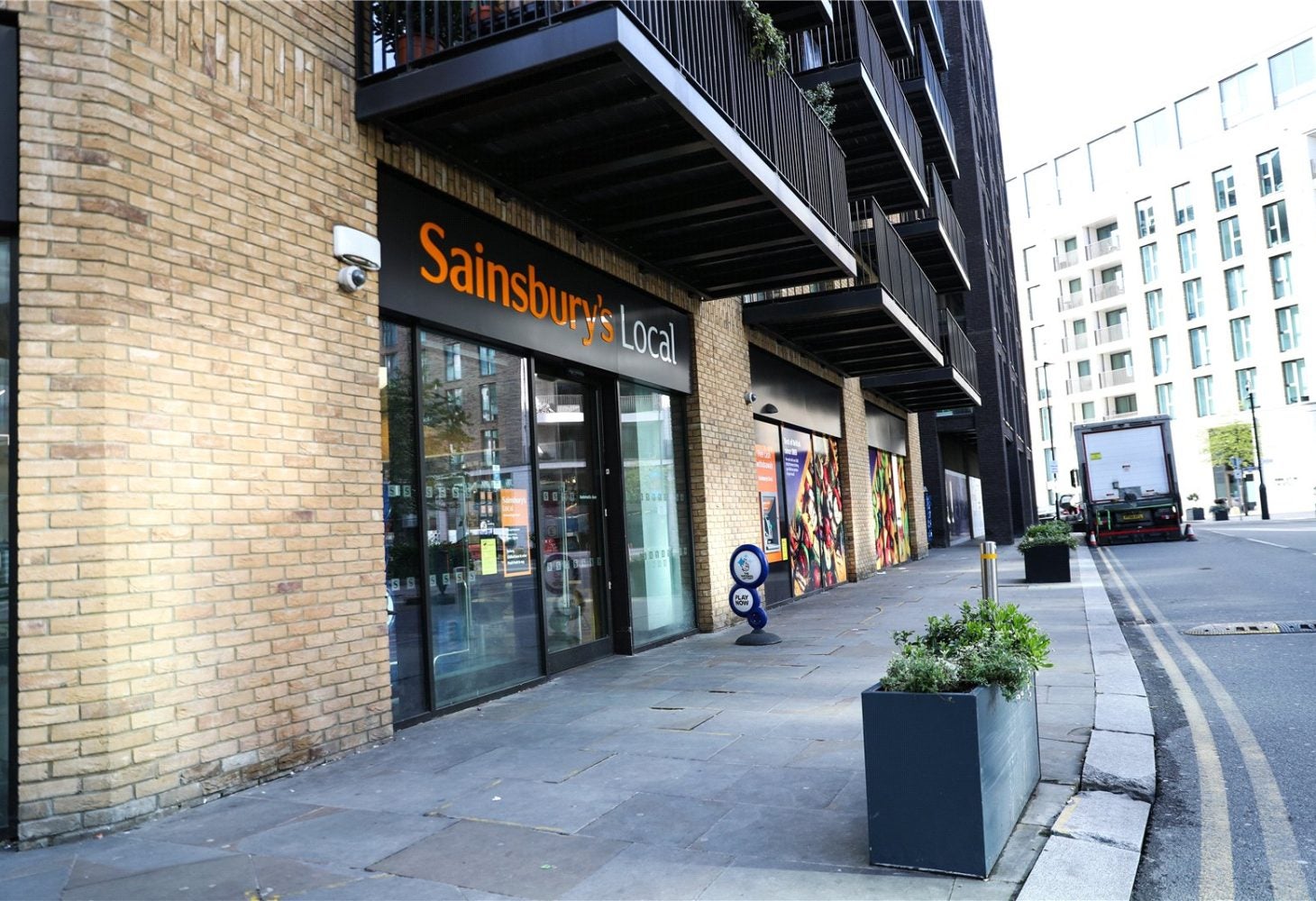 Flat Shipwright Street in Greater London