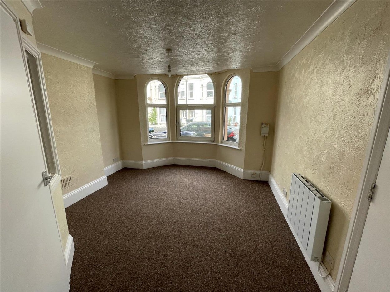 Flat New Road in Arun