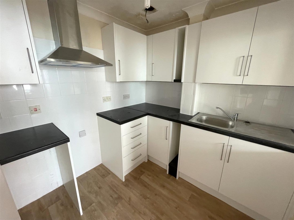 Flat New Road in Arun