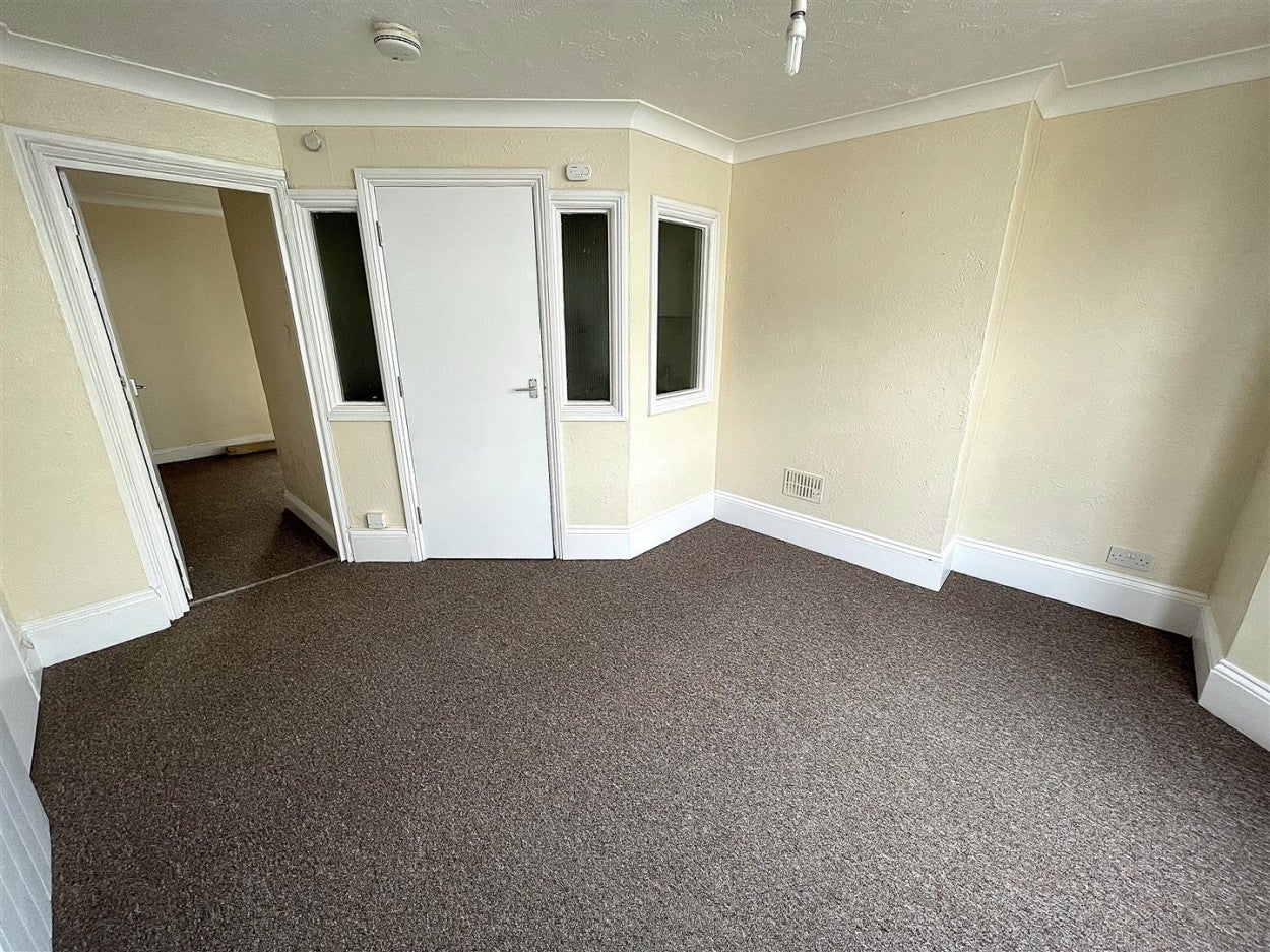 Flat New Road in Arun