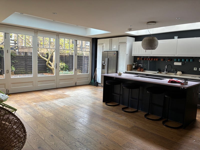 Room Wontner Road in Greater London