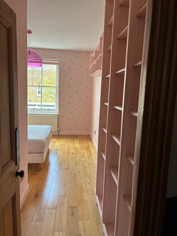 Room Wontner Road in Greater London