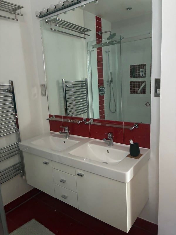 Room Wontner Road in Greater London