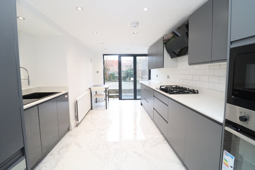 Room Globe Road in Greater London
