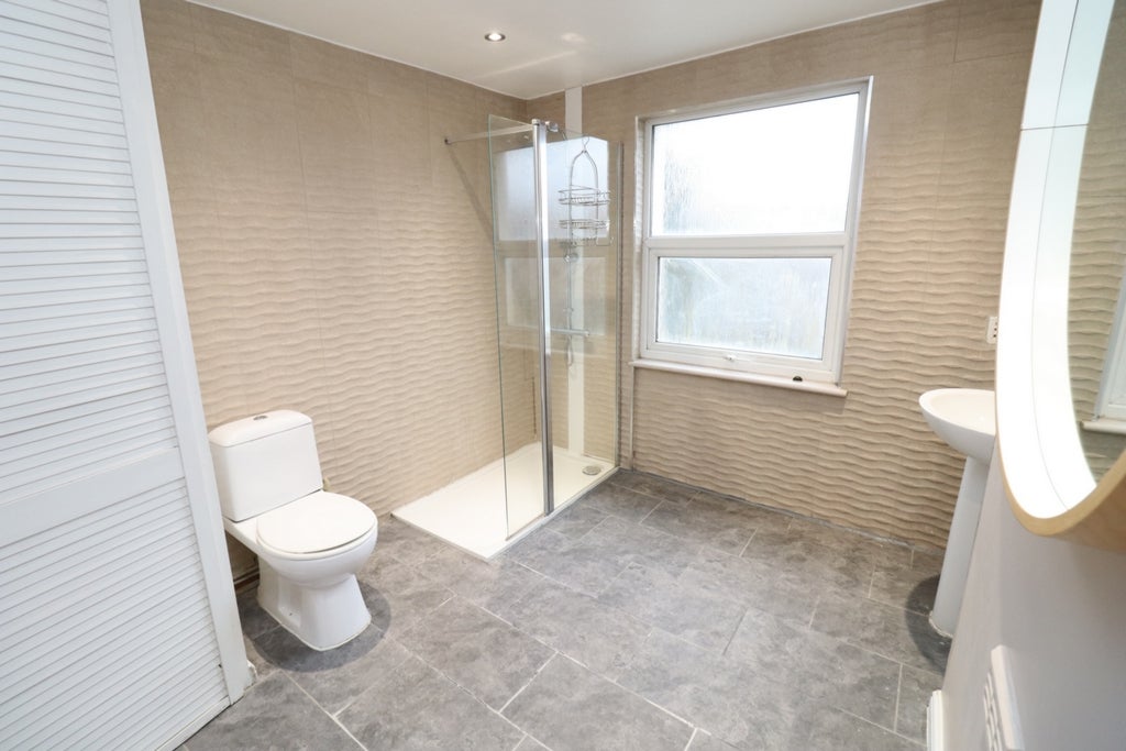 Room Globe Road in Greater London