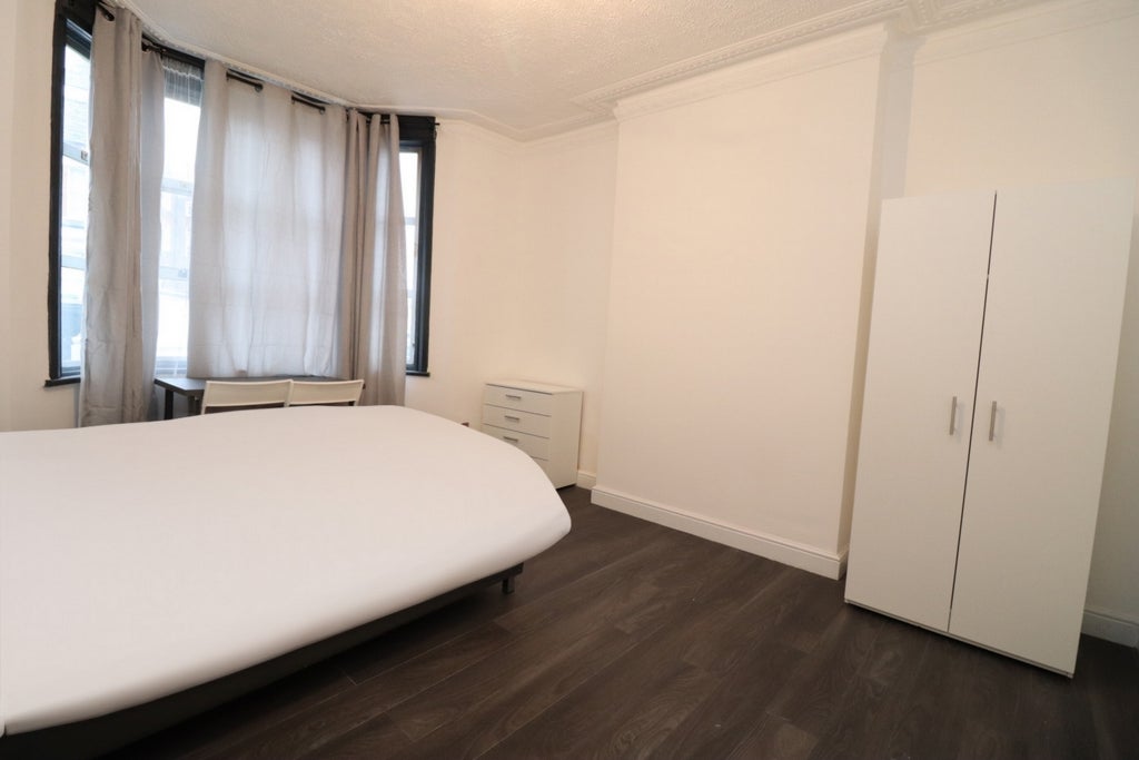 Room Globe Road in Greater London
