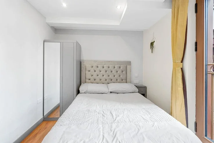 Room Cranbrook Road in Greater London