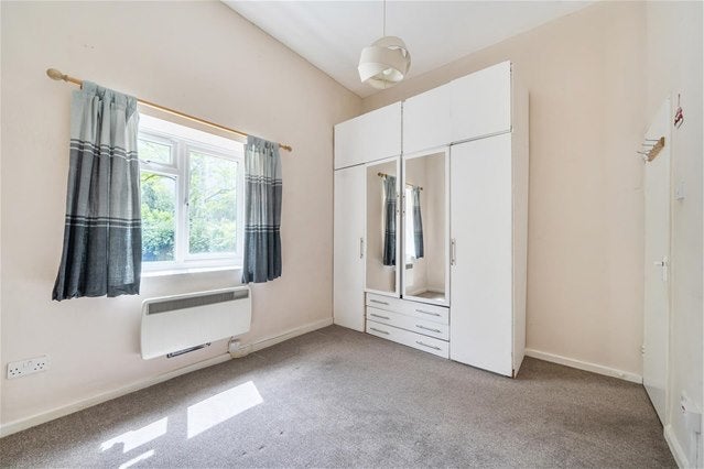 Flat Uxbridge Road in Greater London