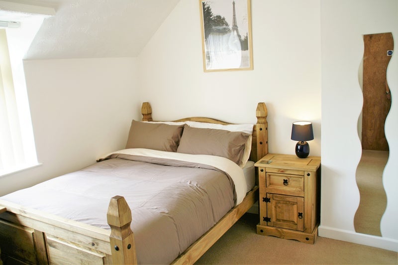 Room Green Lea Road in Oakengates