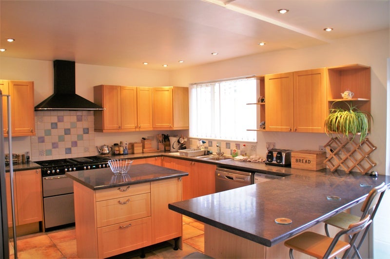 Room Green Lea Road in Oakengates