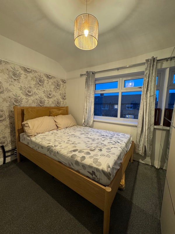 Room Seddon Avenue in Manchester