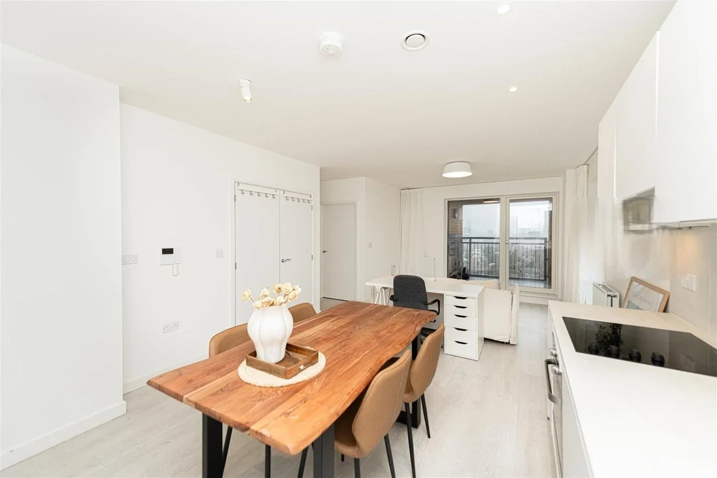 Flat East Acton Lane in Greater London