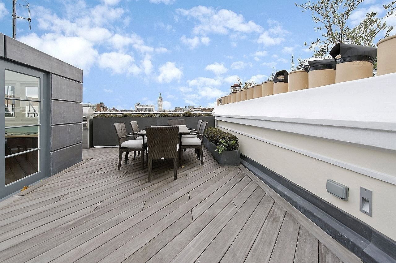Flat Cornwall Gardens in Greater London