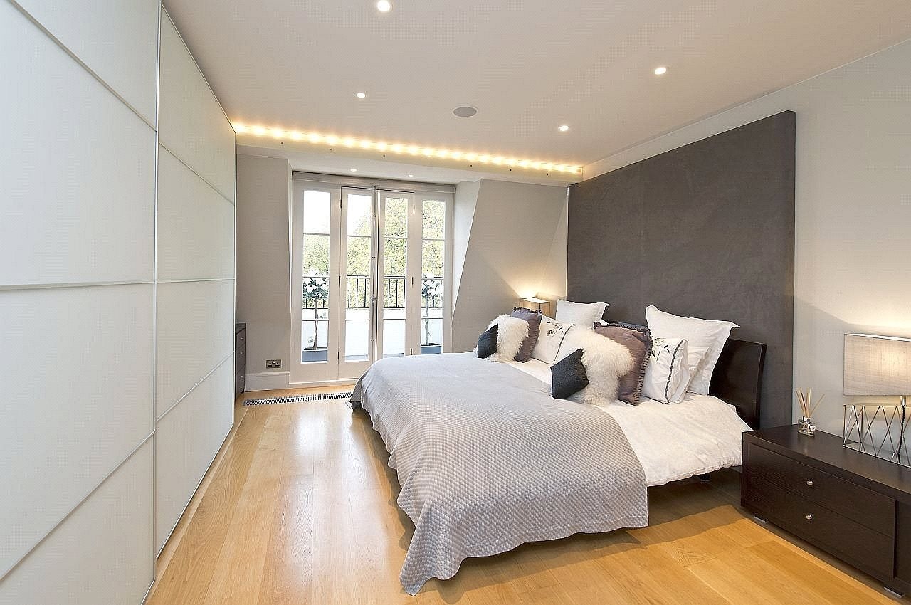 Flat Cornwall Gardens in Greater London