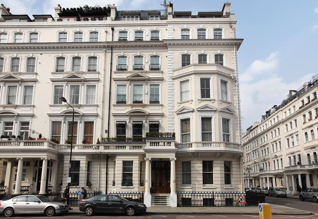 Flat Cornwall Gardens in Greater London