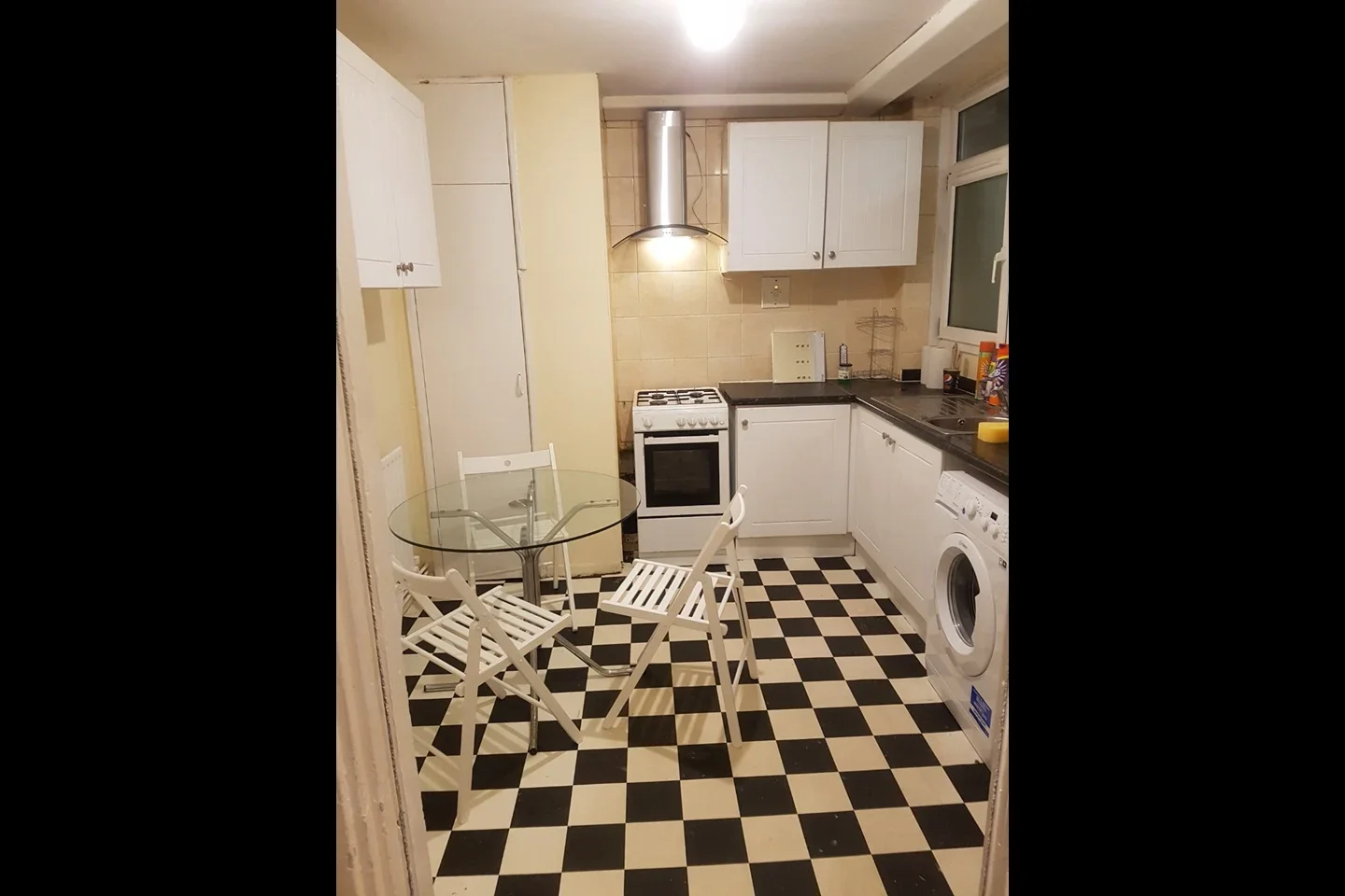 Room Manchester Road in Greater London