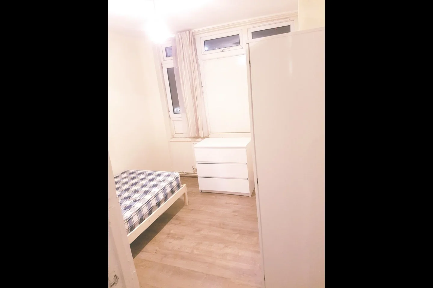 Room Manchester Road in Greater London