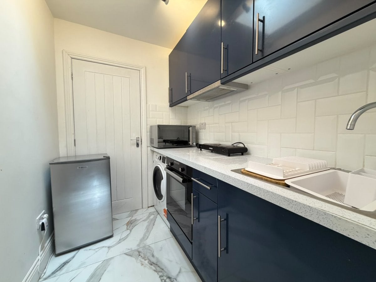 Flat Harvey Road in London