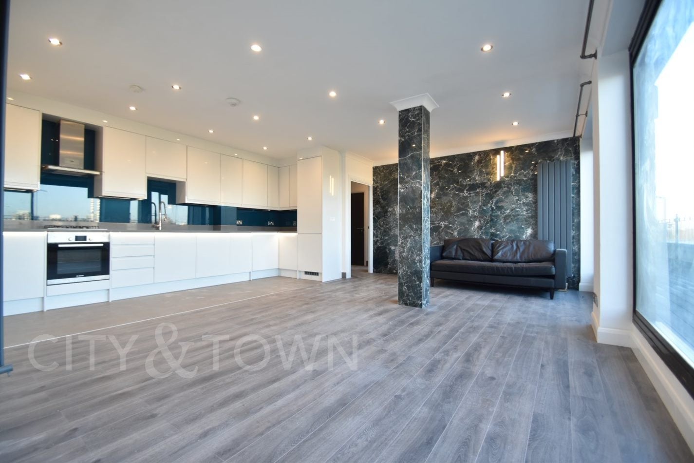 Flat Copperfield Road in Greater London
