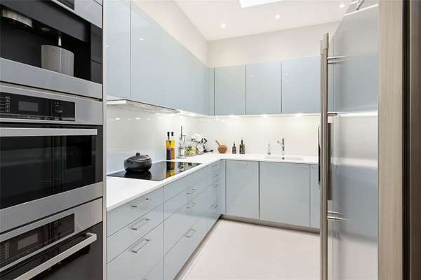 House Lowndes Square in Greater London