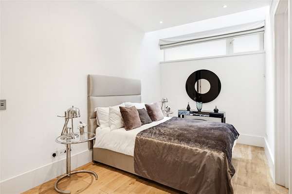 House Lowndes Square in Greater London