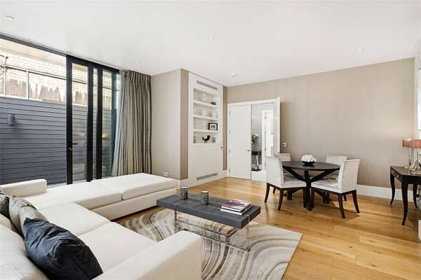 House Lowndes Square in Greater London