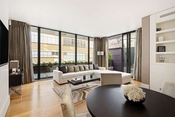 House Lowndes Square in Greater London