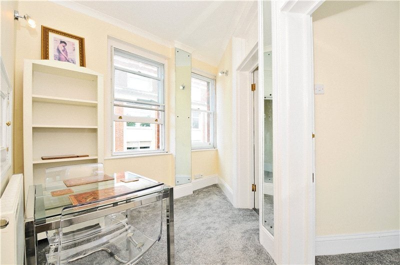 Flat Vauxhall Bridge Road in City of Westminster