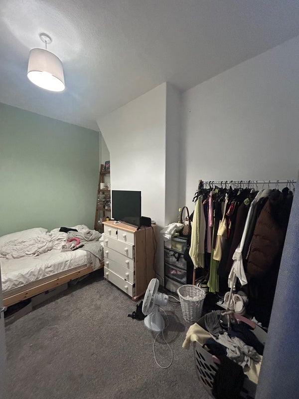 Room Wolseley Road in Trafford