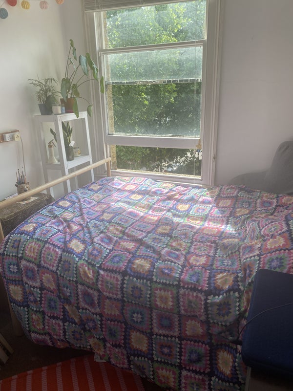 Room Rosslyn Mews in Greater London
