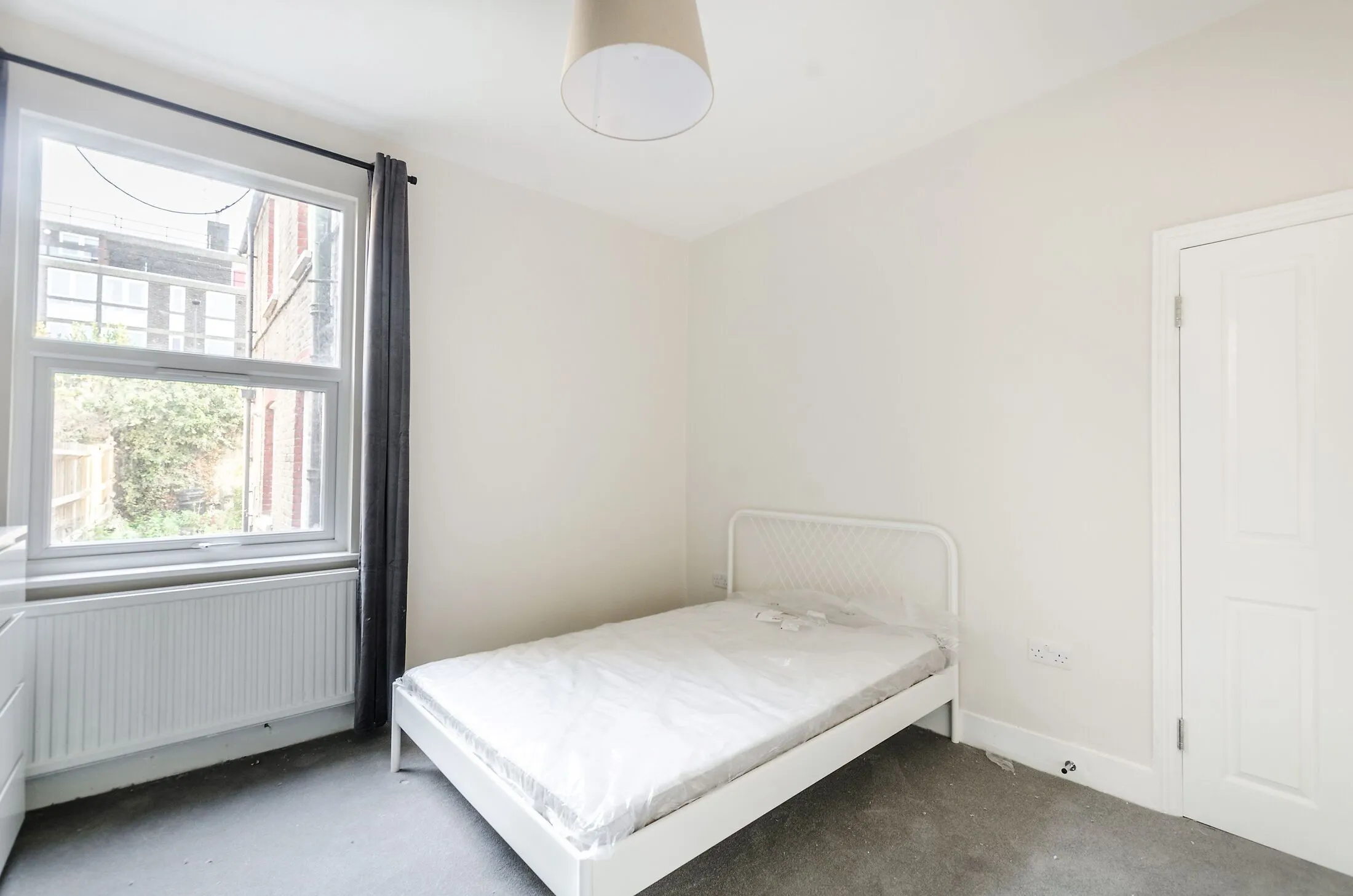 Flat Collingbourne Road in Greater London
