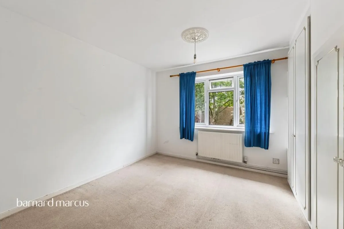 Flat Albion Road in Greater London