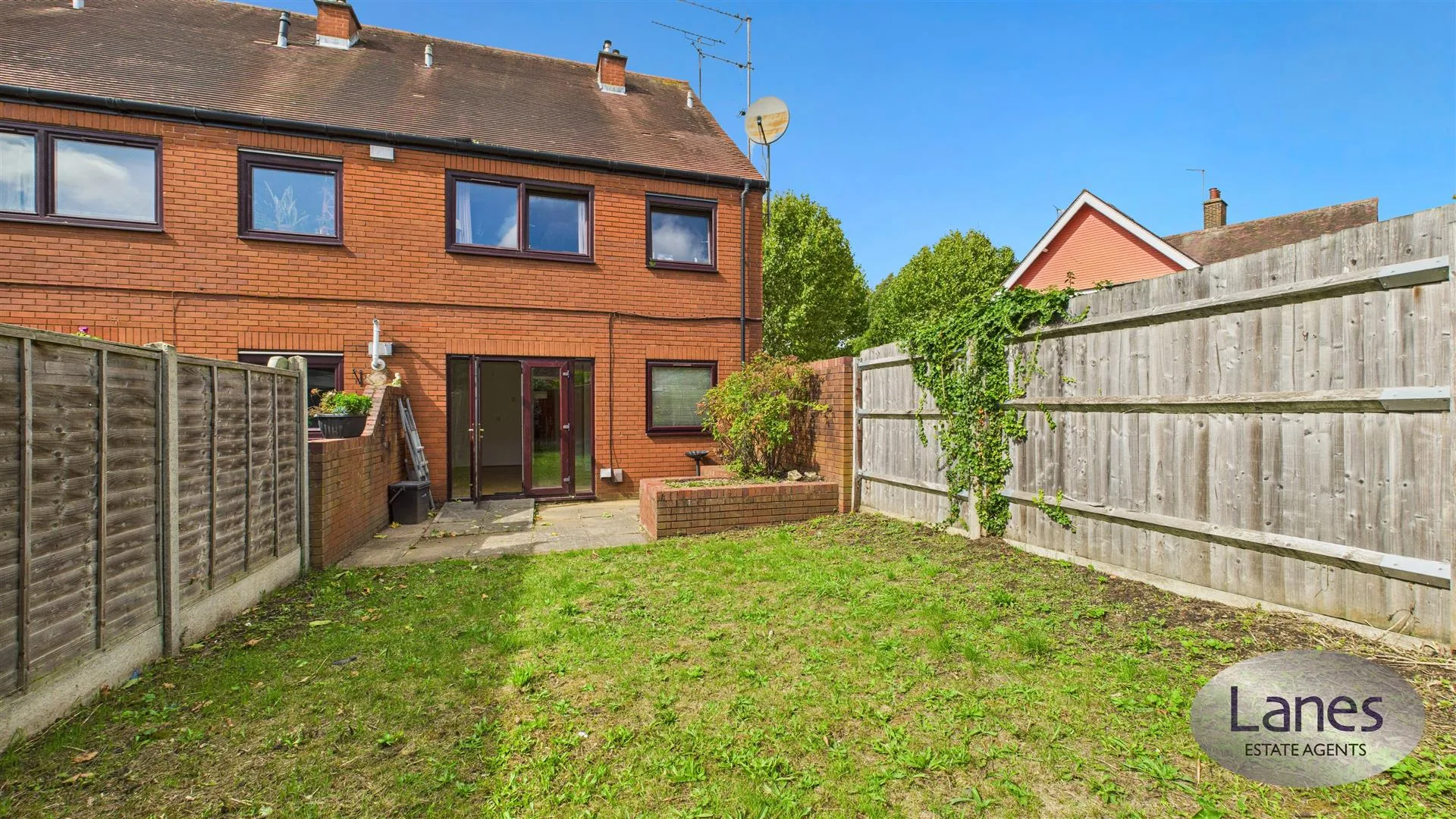 Flat Bagshot Road in Greater London