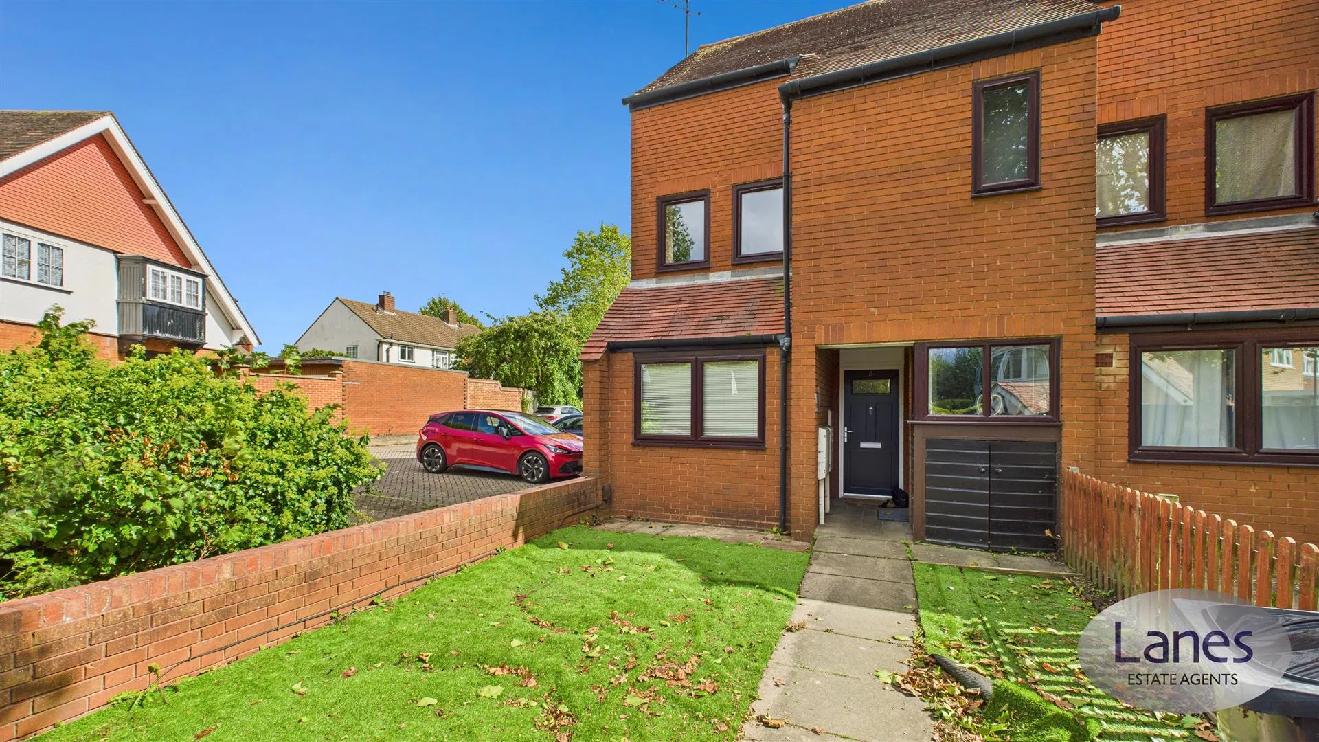 Flat Bagshot Road in Greater London